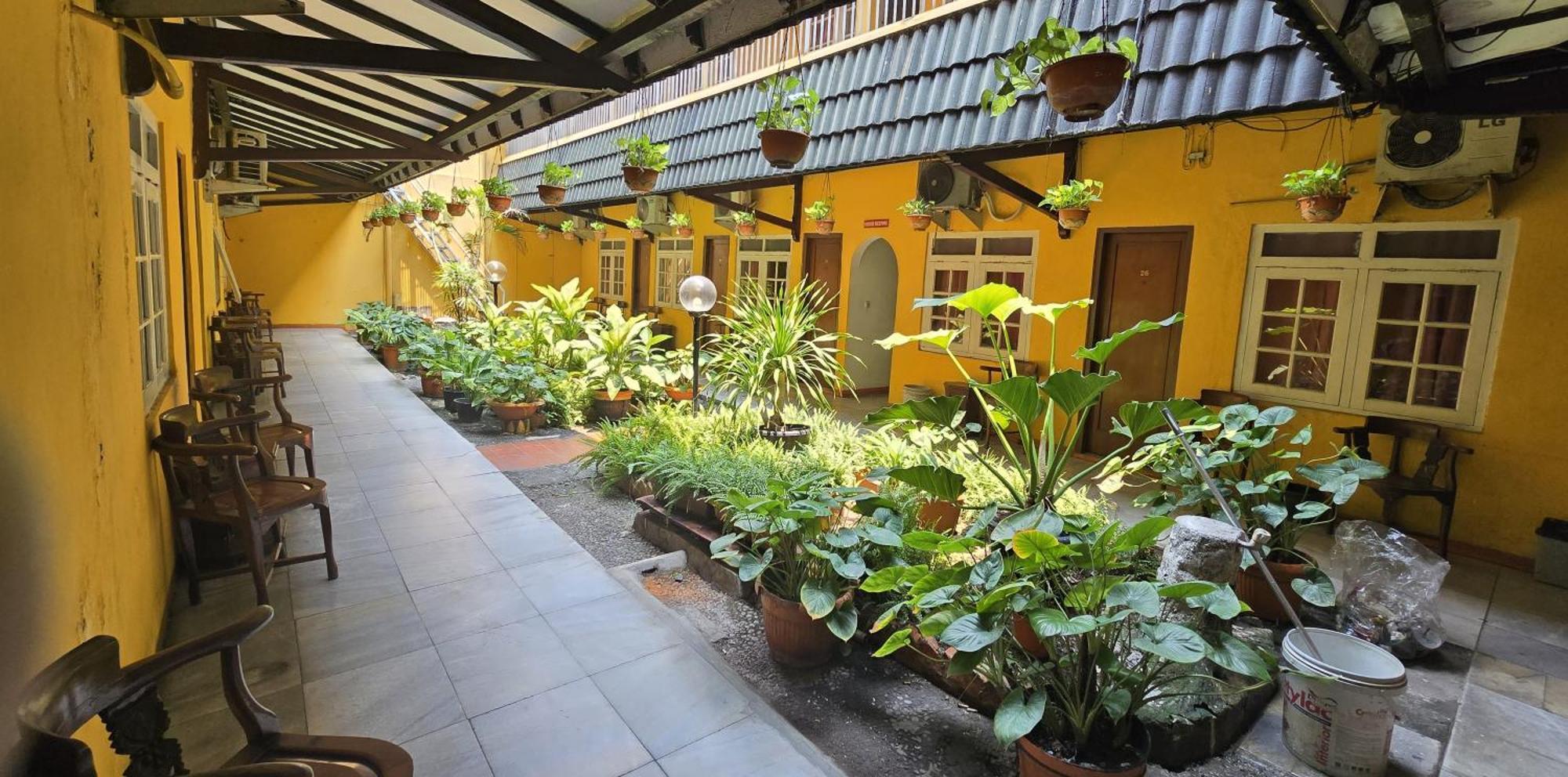 Hotel Tugu Asri Jakarta Exteriör bild